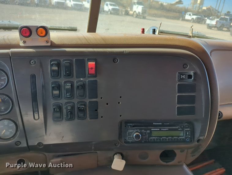 image for item MX9460 2005 Mack CV Granite  dump truck