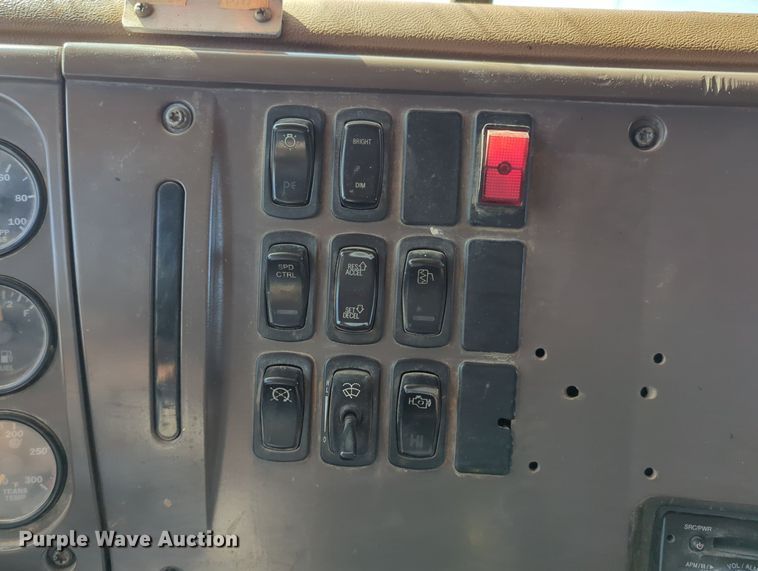 image for item MX9460 2005 Mack CV Granite  dump truck