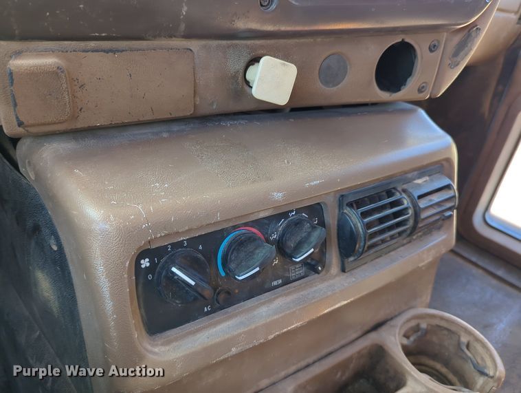 image for item MX9460 2005 Mack CV Granite  dump truck