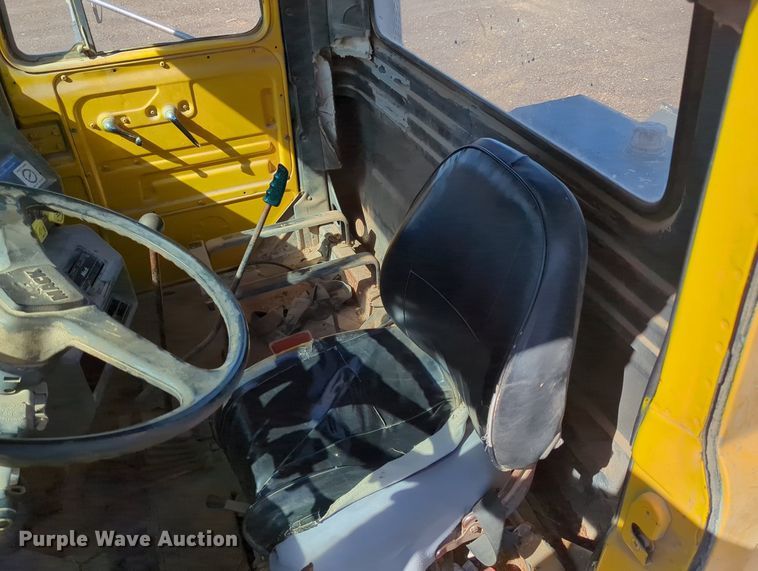 image for item MX9467 1989 Mack R690S  semi truck