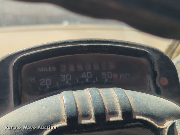 image for item MX9467 1989 Mack R690S  semi truck