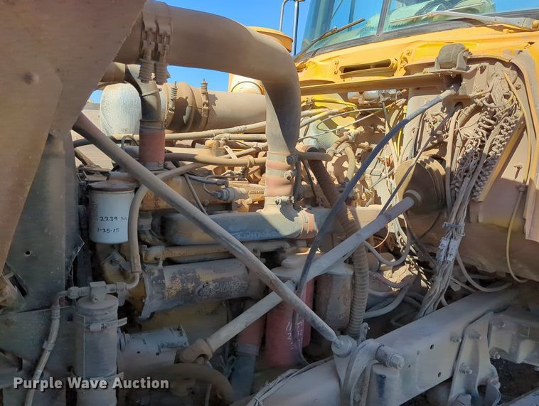 image for item MX9467 1989 Mack R690S  semi truck