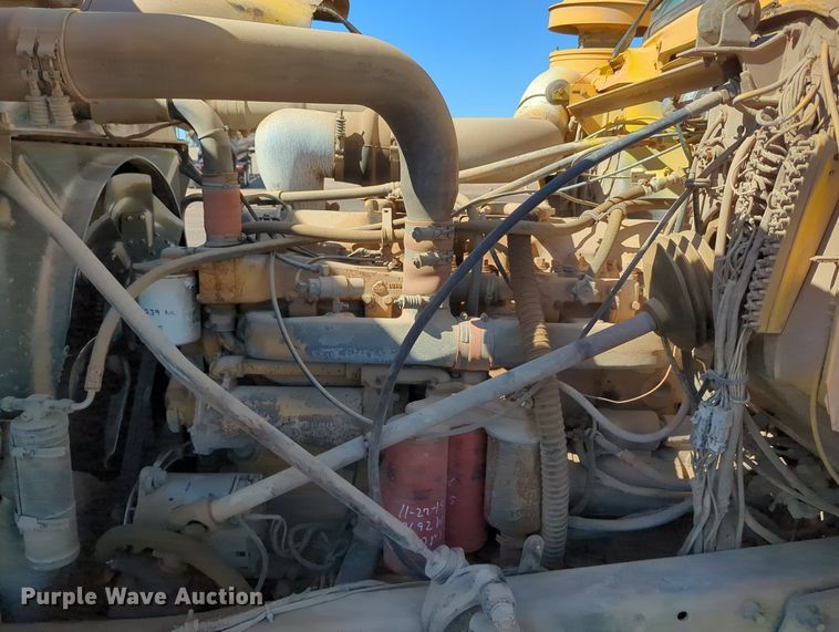 image for item MX9467 1989 Mack R690S  semi truck