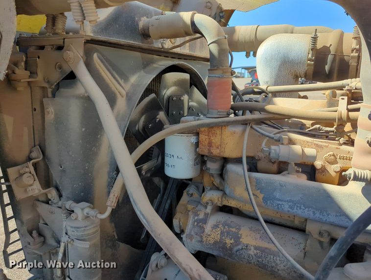 image for item MX9467 1989 Mack R690S  semi truck