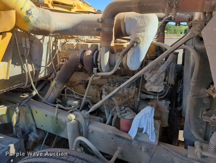 image for item MX9467 1989 Mack R690S  semi truck