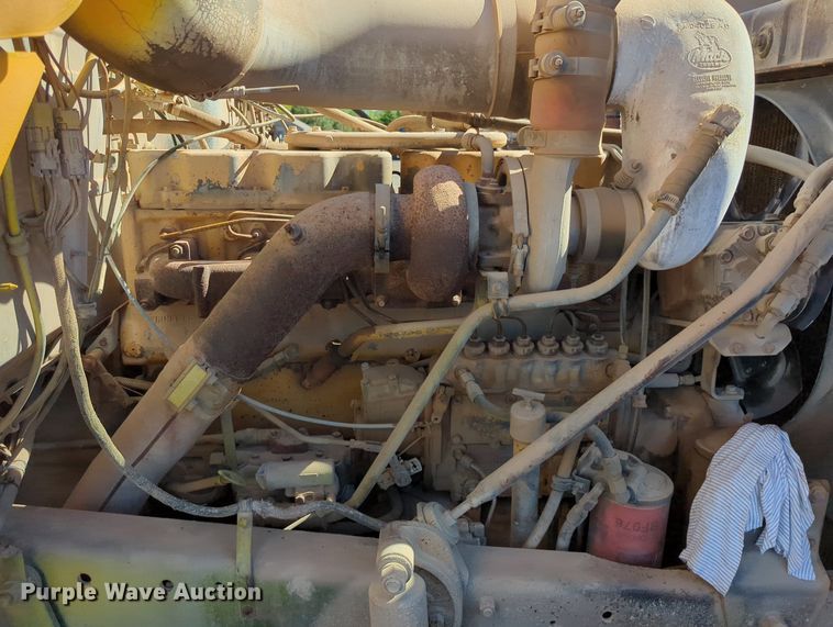 image for item MX9467 1989 Mack R690S  semi truck