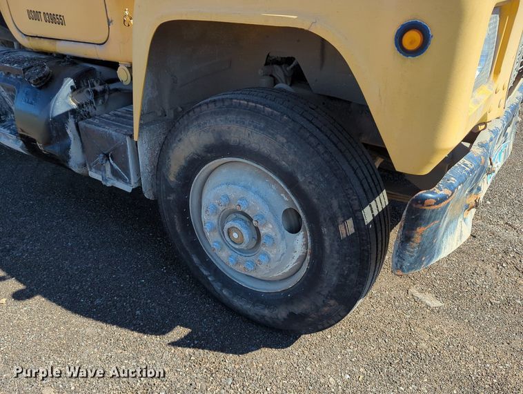 image for item MX9467 1989 Mack R690S  semi truck