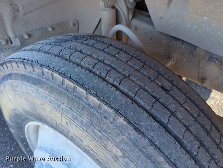 image for item MX9467 1989 Mack R690S  semi truck