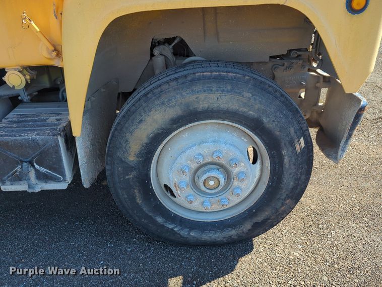 image for item MX9467 1989 Mack R690S  semi truck