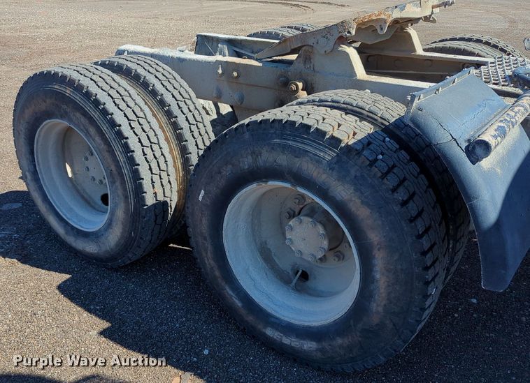 image for item MX9467 1989 Mack R690S  semi truck