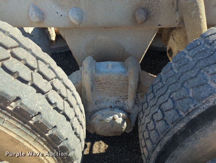 image for item MX9467 1989 Mack R690S  semi truck