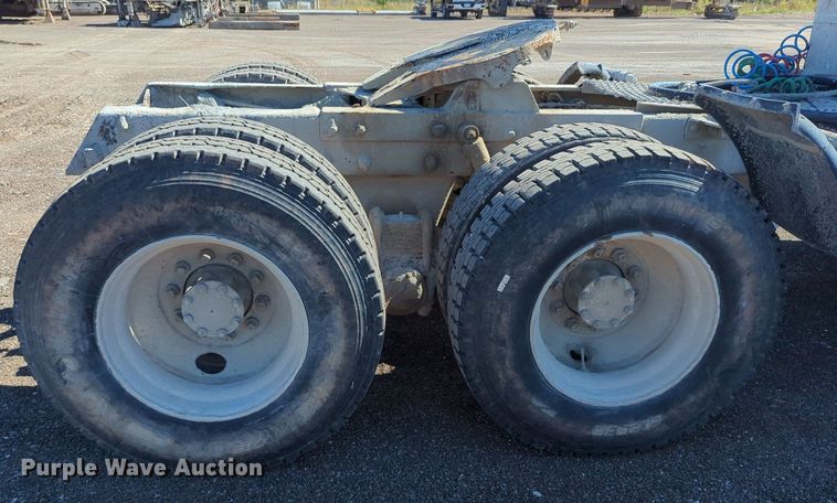 image for item MX9467 1989 Mack R690S  semi truck