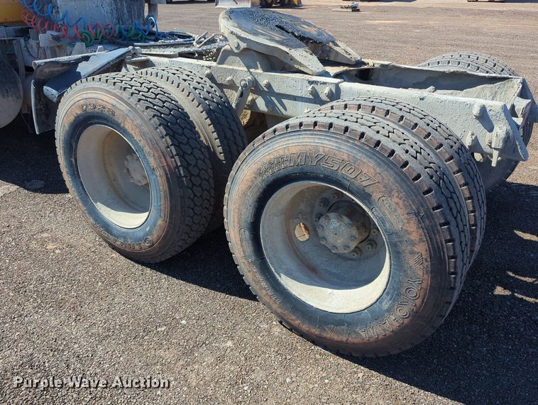 image for item MX9467 1989 Mack R690S  semi truck