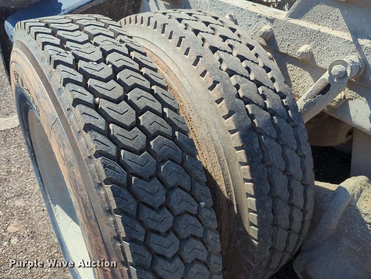 image for item MX9467 1989 Mack R690S  semi truck