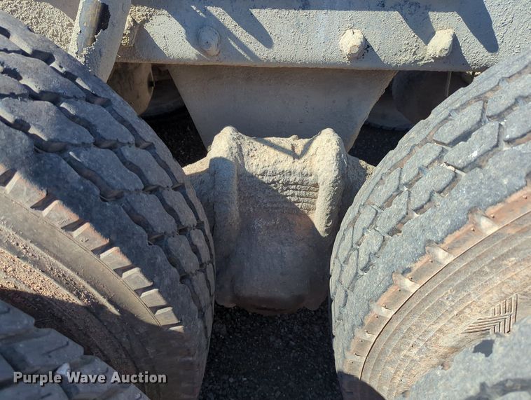 image for item MX9467 1989 Mack R690S  semi truck