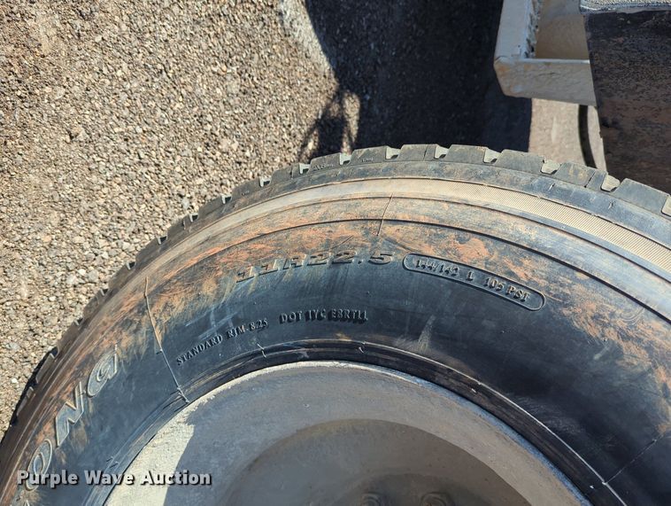 image for item MX9467 1989 Mack R690S  semi truck