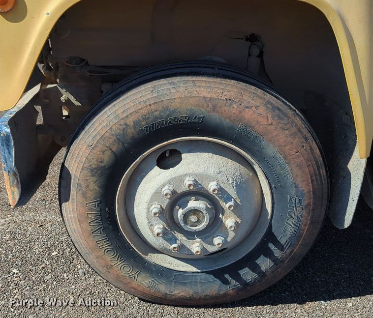 image for item MX9467 1989 Mack R690S  semi truck