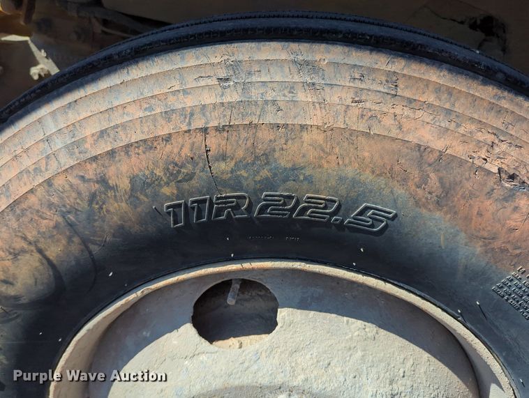 image for item MX9467 1989 Mack R690S  semi truck