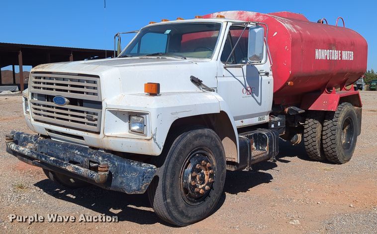 image for item MX9469 1990 Ford F700  water truck