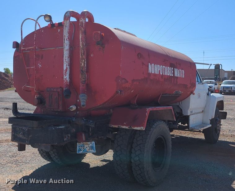 image for item MX9469 1990 Ford F700  water truck