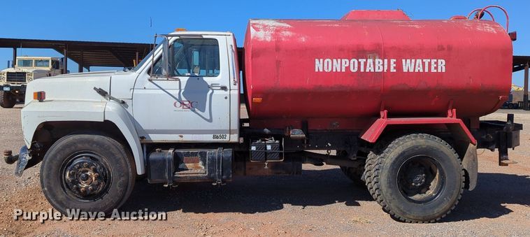 image for item MX9469 1990 Ford F700  water truck