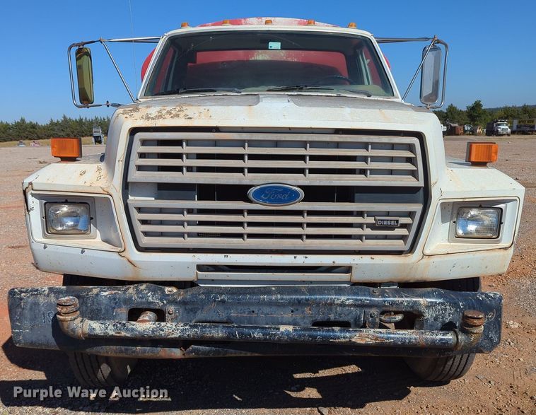 image for item MX9469 1990 Ford F700  water truck