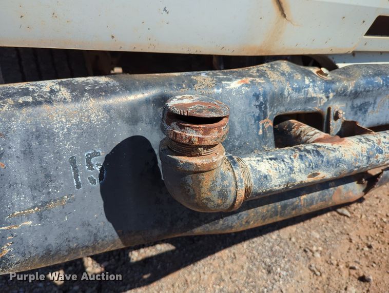 image for item MX9469 1990 Ford F700  water truck