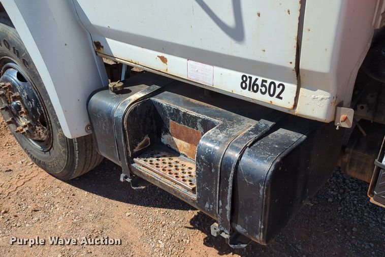 image for item MX9469 1990 Ford F700  water truck