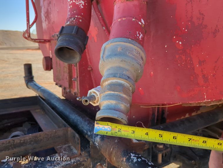 image for item MX9469 1990 Ford F700  water truck