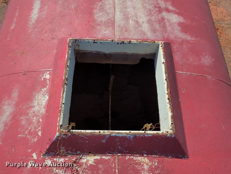 image for item MX9469 1990 Ford F700  water truck