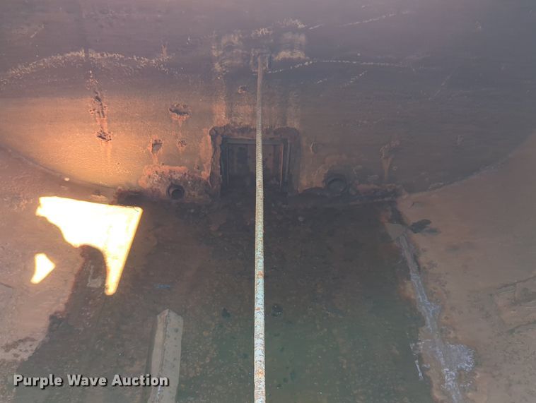 image for item MX9469 1990 Ford F700  water truck