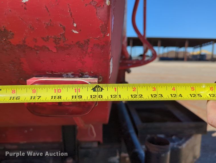 image for item MX9469 1990 Ford F700  water truck