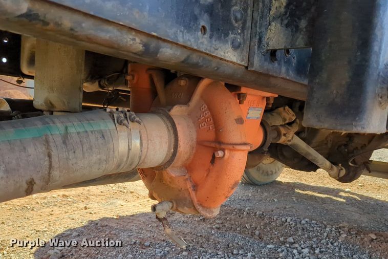 image for item MX9469 1990 Ford F700  water truck