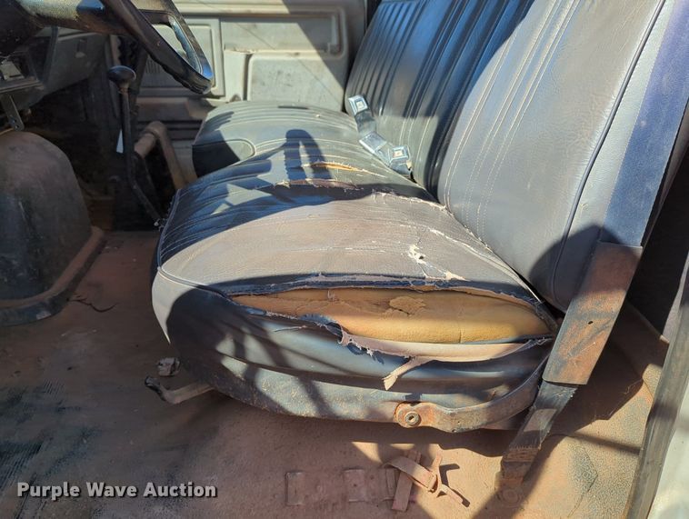 image for item MX9469 1990 Ford F700  water truck