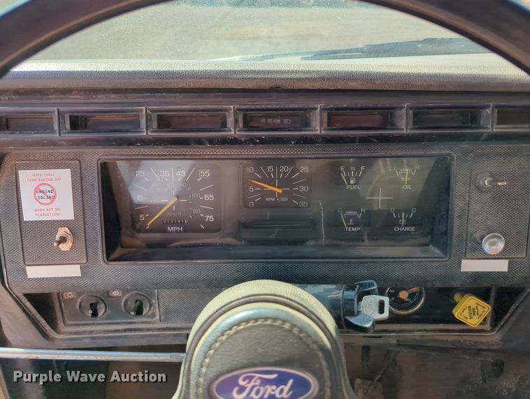 image for item MX9469 1990 Ford F700  water truck