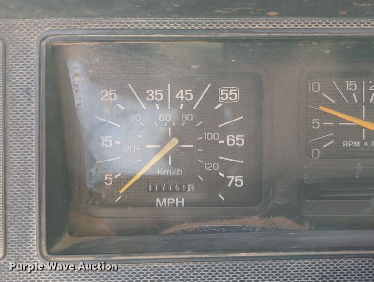 image for item MX9469 1990 Ford F700  water truck