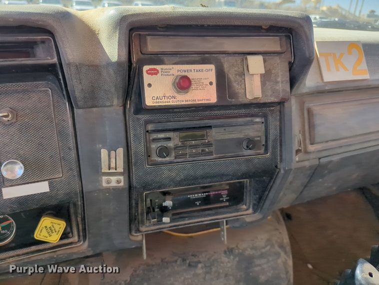 image for item MX9469 1990 Ford F700  water truck