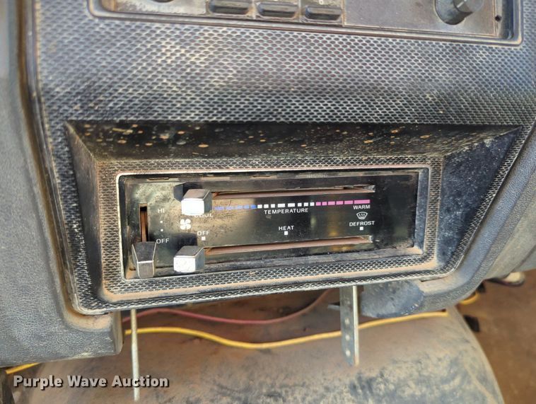 image for item MX9469 1990 Ford F700  water truck