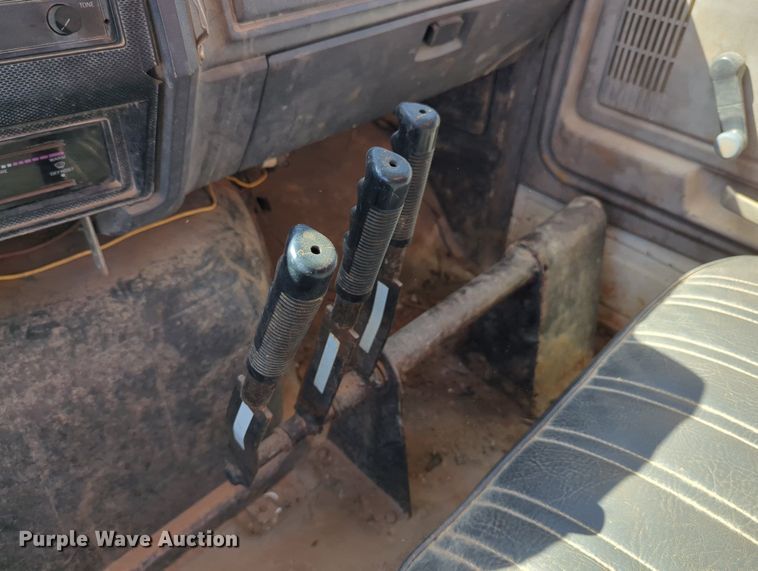 image for item MX9469 1990 Ford F700  water truck