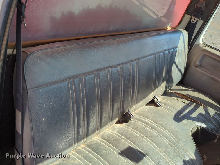 image for item MX9469 1990 Ford F700  water truck