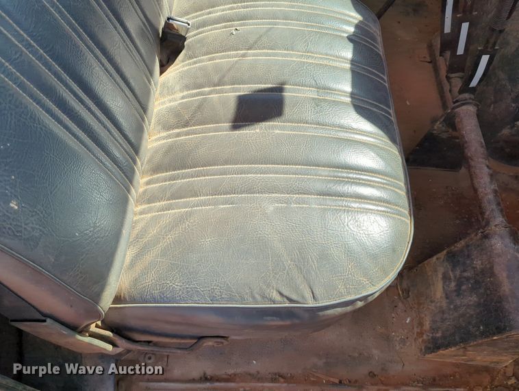 image for item MX9469 1990 Ford F700  water truck