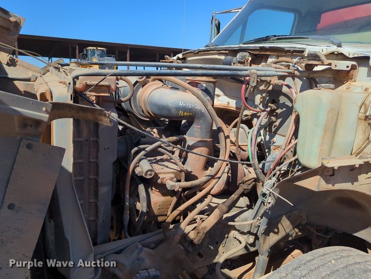 image for item MX9469 1990 Ford F700  water truck