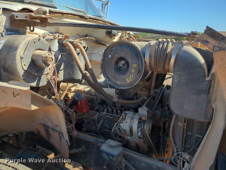 image for item MX9469 1990 Ford F700  water truck