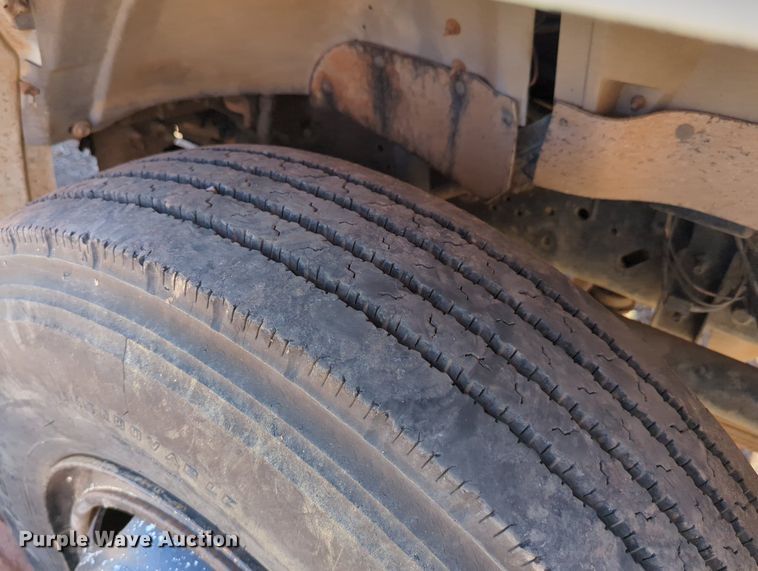 image for item MX9469 1990 Ford F700  water truck