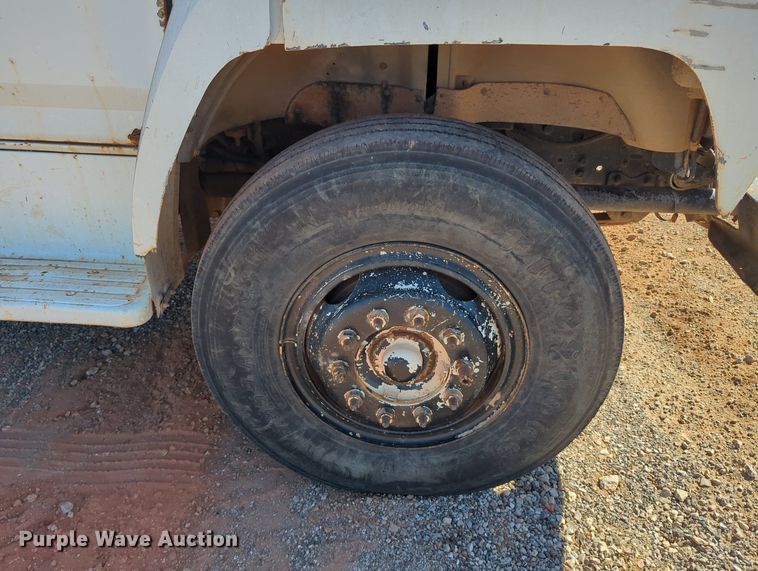 image for item MX9469 1990 Ford F700  water truck