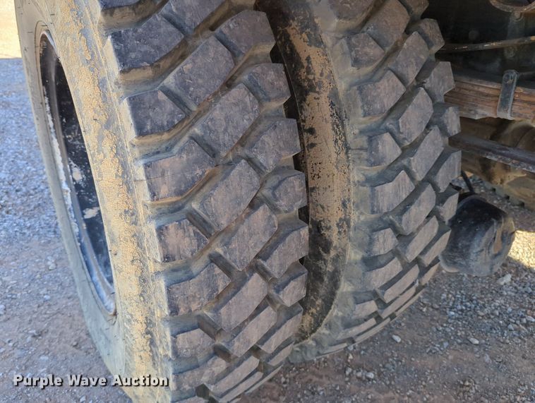 image for item MX9469 1990 Ford F700  water truck