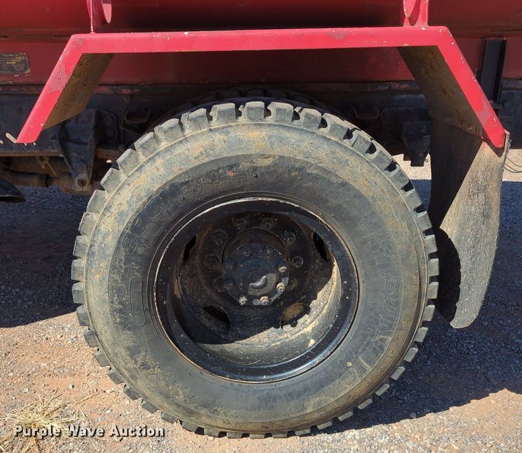 image for item MX9469 1990 Ford F700  water truck