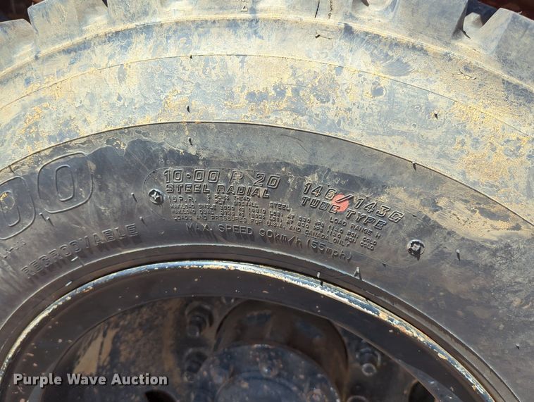 image for item MX9469 1990 Ford F700  water truck