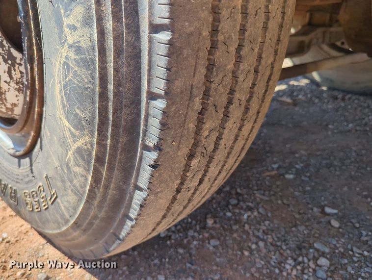 image for item MX9469 1990 Ford F700  water truck