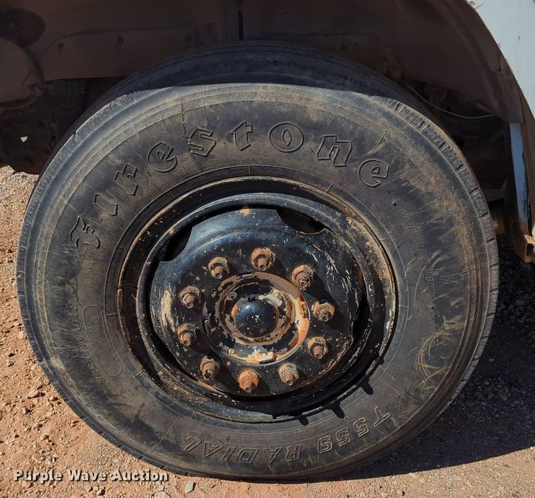 image for item MX9469 1990 Ford F700  water truck